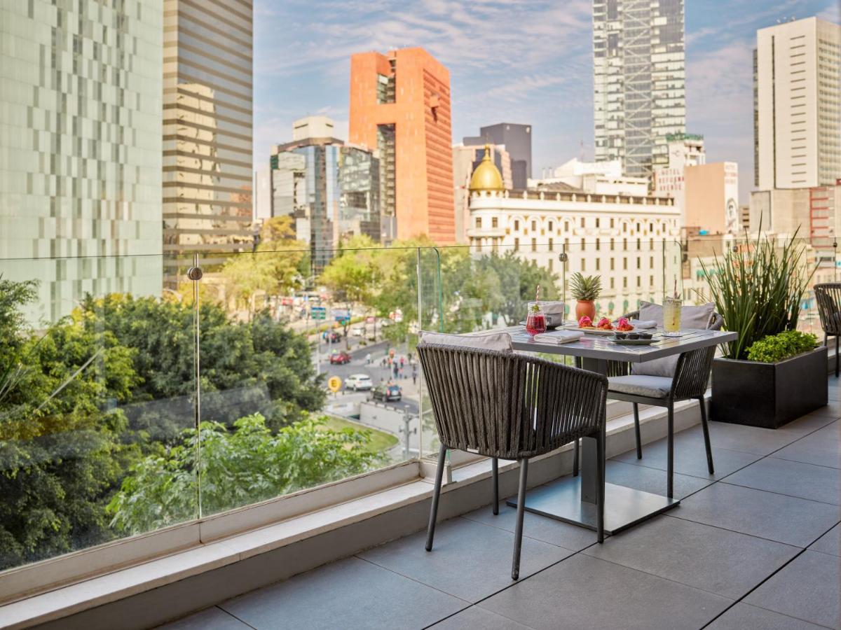 เฟียสตา อเมริกานา เรฟอร์มา Hotel เม็กซิโกซิตี้ ภายนอก รูปภาพ The rooftop terrace at the Hotel Indigo San Diego
