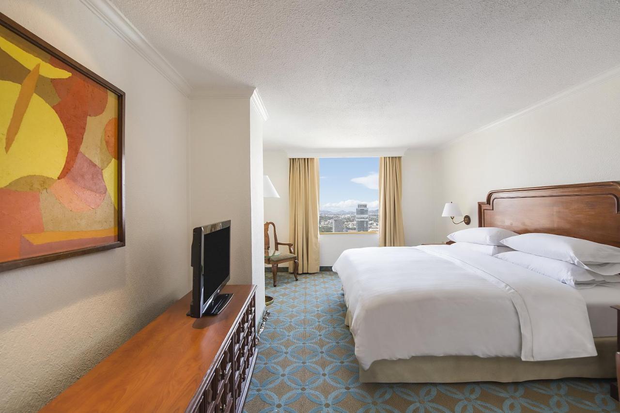 เฟียสตา อเมริกานา เรฟอร์มา Hotel เม็กซิโกซิตี้ ภายนอก รูปภาพ A guest room at the Hilton San Francisco