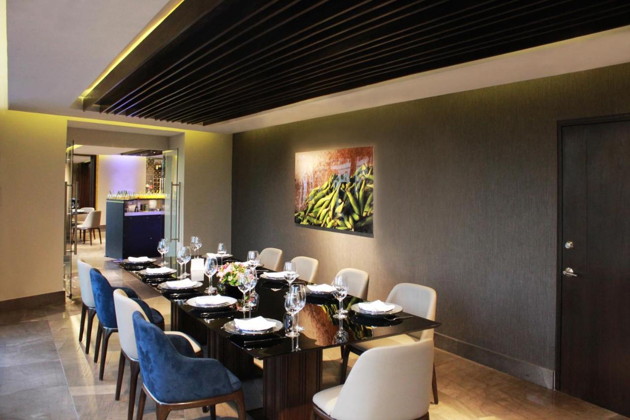 เฟียสตา อเมริกานา เรฟอร์มา Hotel เม็กซิโกซิตี้ ภายนอก รูปภาพ A private dining room at the restaurant