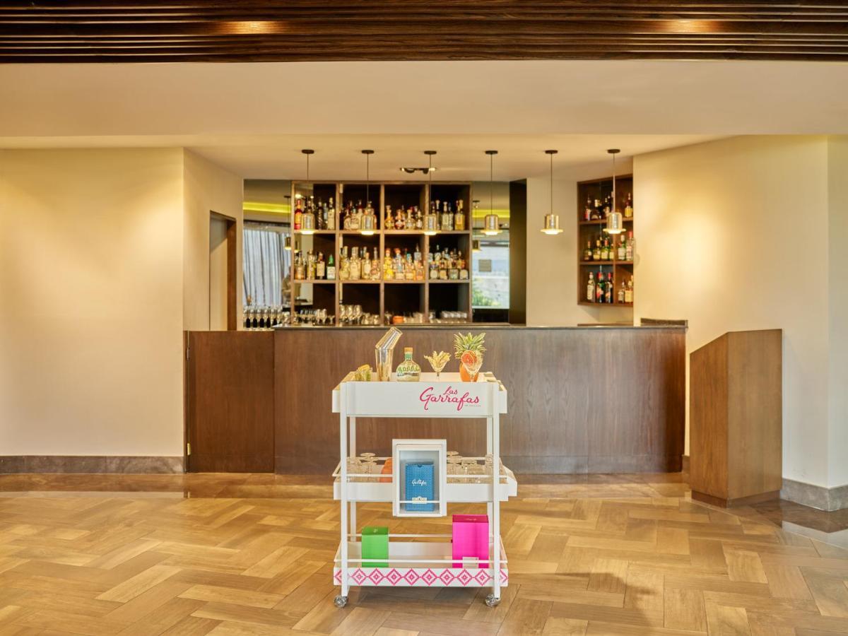 เฟียสตา อเมริกานา เรฟอร์มา Hotel เม็กซิโกซิตี้ ภายนอก รูปภาพ The bar at the hotel