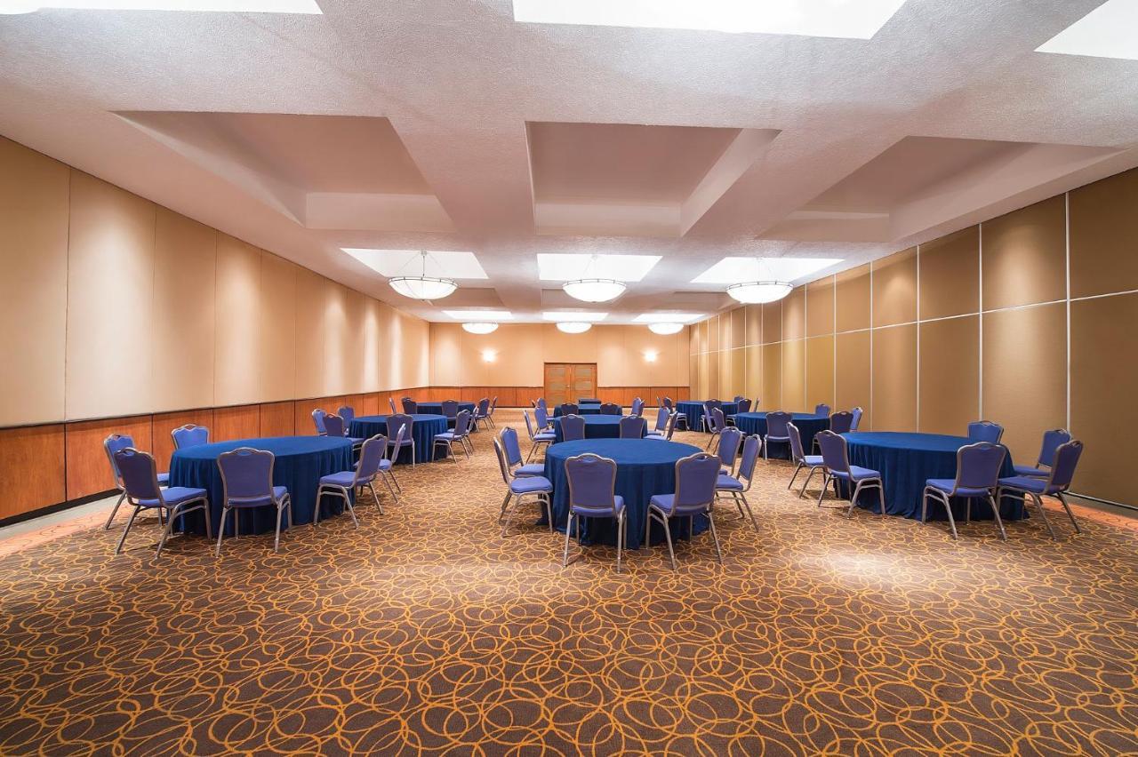เฟียสตา อเมริกานา เรฟอร์มา Hotel เม็กซิโกซิตี้ ภายนอก รูปภาพ A meeting room at the hotel